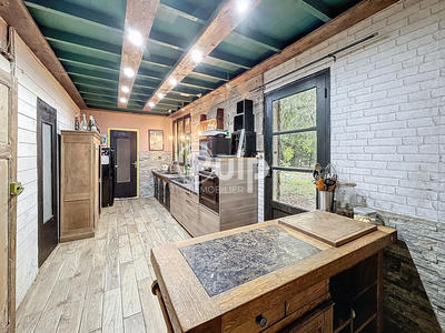 Demeure - 249 m² - 13 pièces