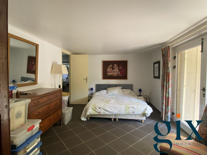 Maison - 317 m² - 11 pièces