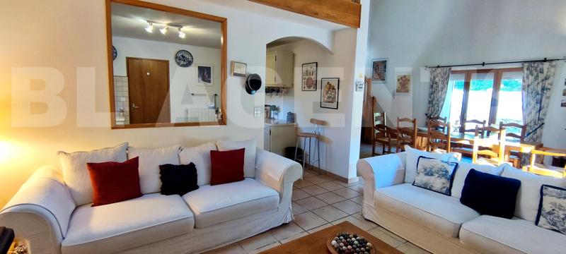 Maison - 212 m² - 7 pièces