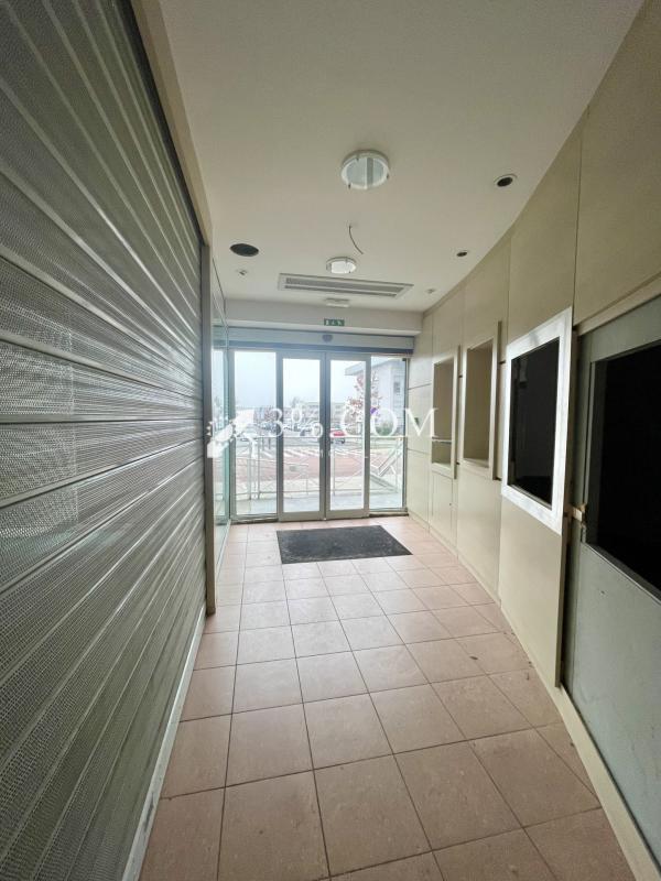 Local commercial - 334 m² - 20 pièces