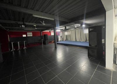 Local commercial - 677 m²