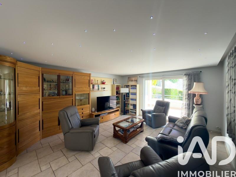 Maison - 235 m² - 8 pièces