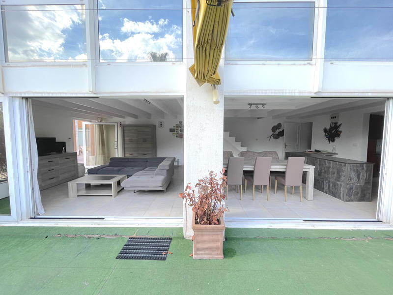 Appartement - 99 m² - 4 pièces