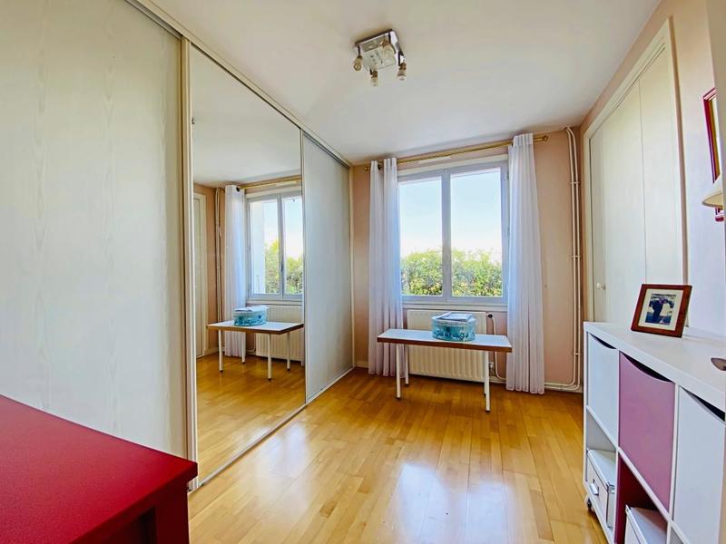 Maison - 230 m² - 8 pièces
