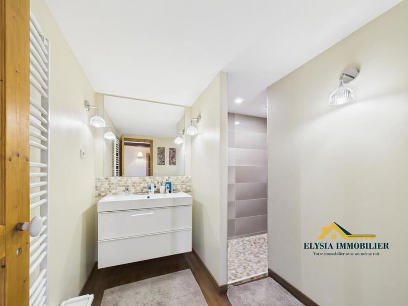 Maison - 229 m² - 8 pièces