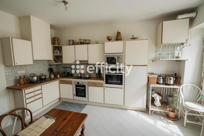 Demeure - 233 m² - 9 pièces