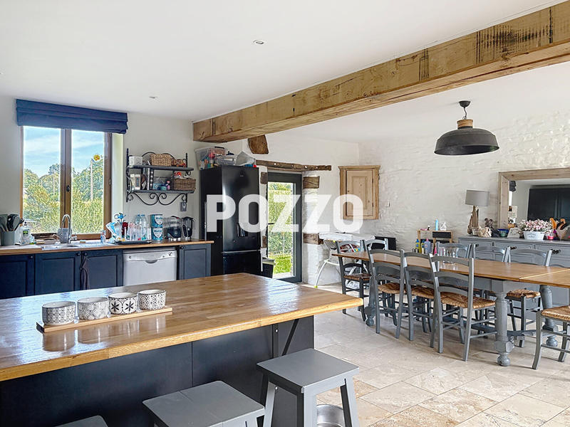 Maison - 234 m² - 7 pièces