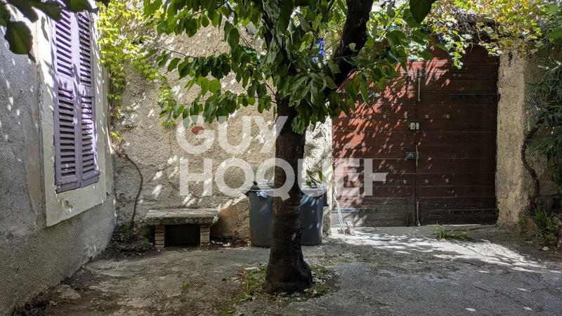 Maison - 300 m² - 14 pièces