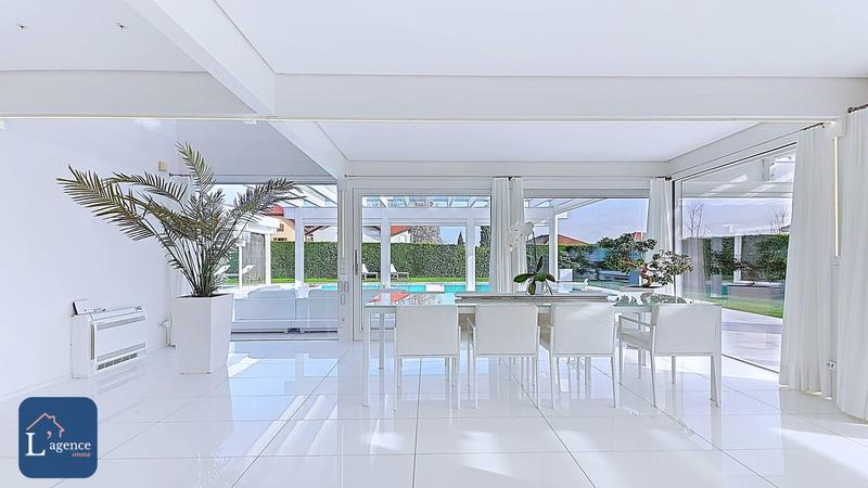 Maison contemporaine - 257 m² - 7 pièces