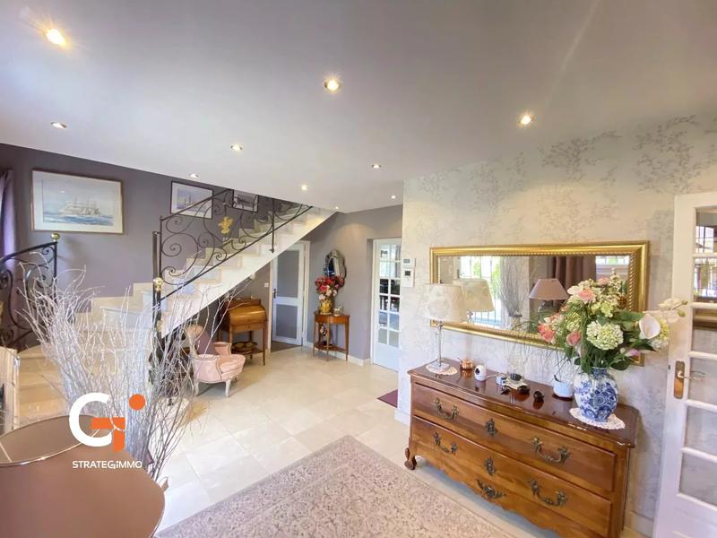 Propriété - 300 m² - 10 pièces