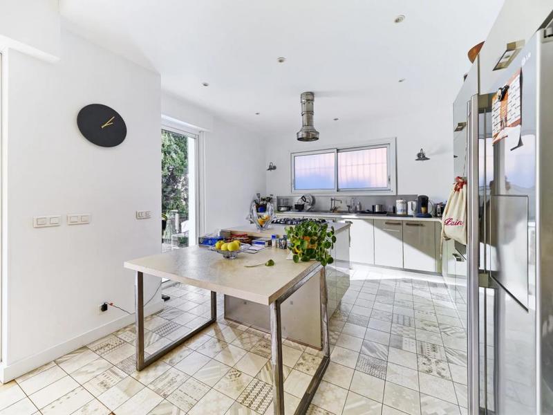 Villa - 215 m² - 6 pièces