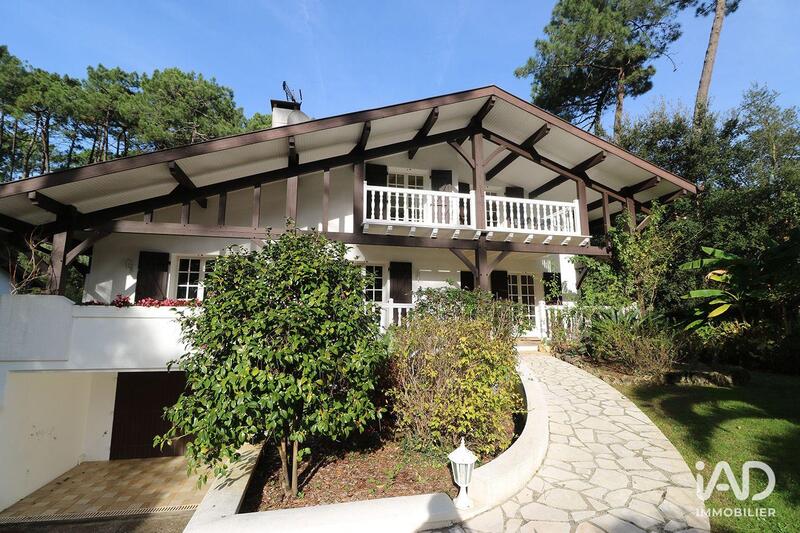 Maison - 234 m² - 7 pièces