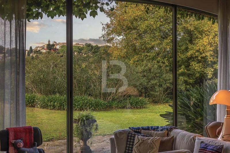 Propriété - 250 m² - 7 pièces