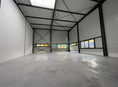 Local d'activités - 601 m²