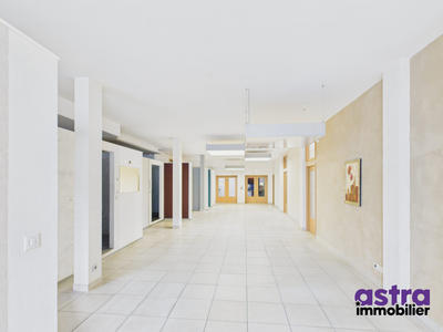 Local commercial - 1 243 m²