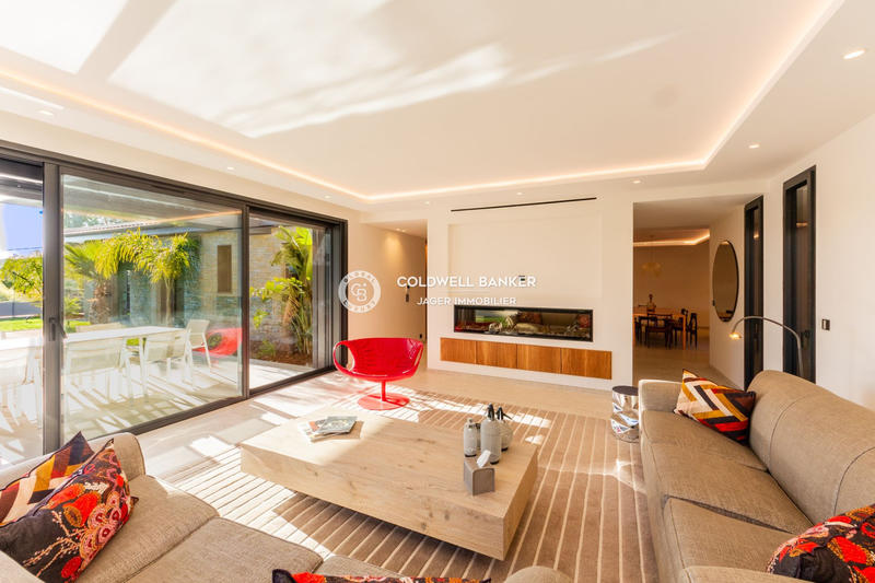 Villa - 300 m² - 6 pièces