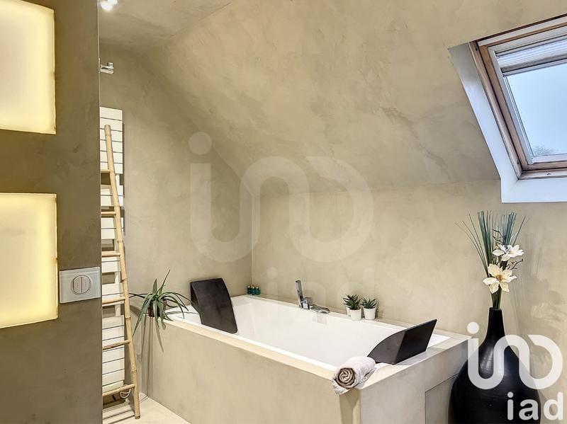 Maison - 256 m² - 9 pièces