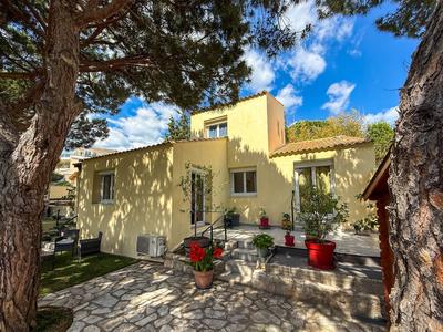 Maison - 98 m² - 4 pièces