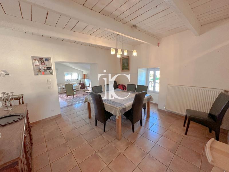 Maison - 272 m² - 8 pièces