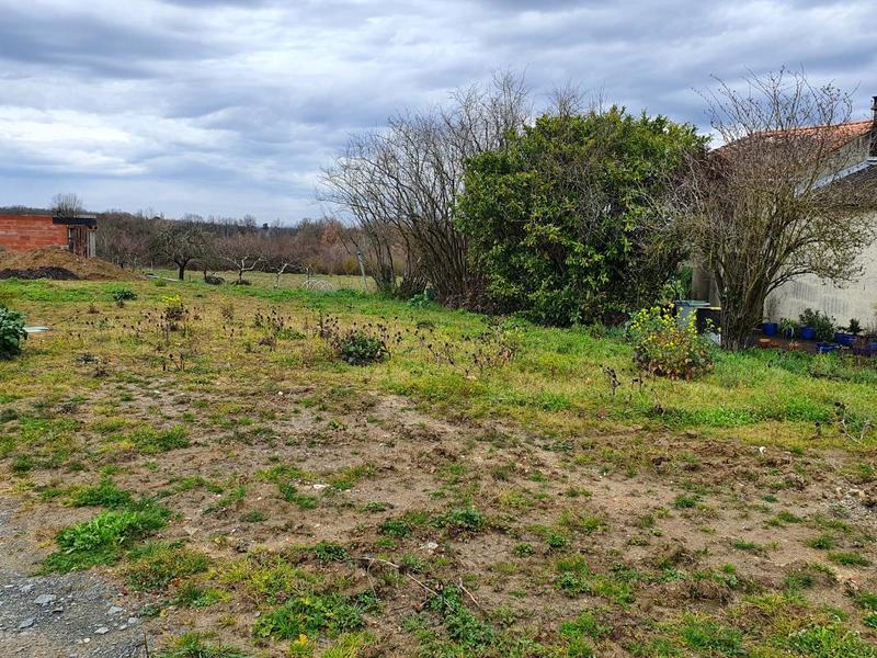 Terrain constructible - 1 650 m²