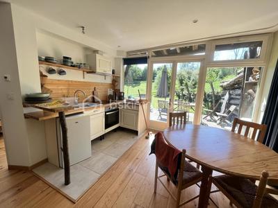 Maison - 600 m² - 30 pièces