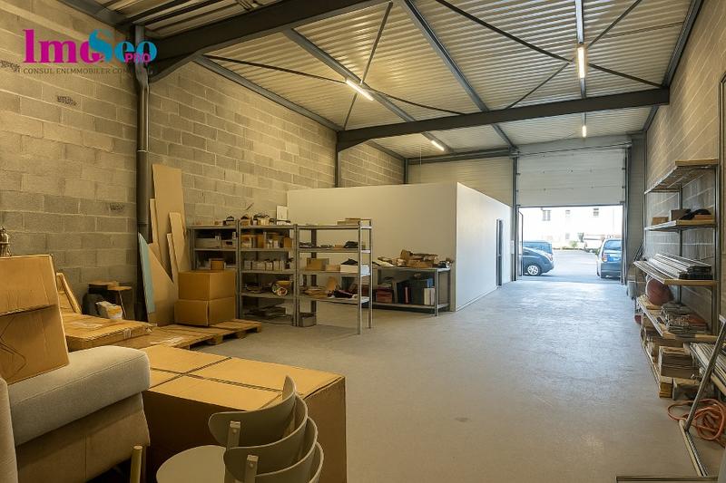 Local d'activité / Entrepôt - 163 m²
