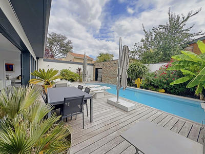 Maison - 260 m² - 5 pièces