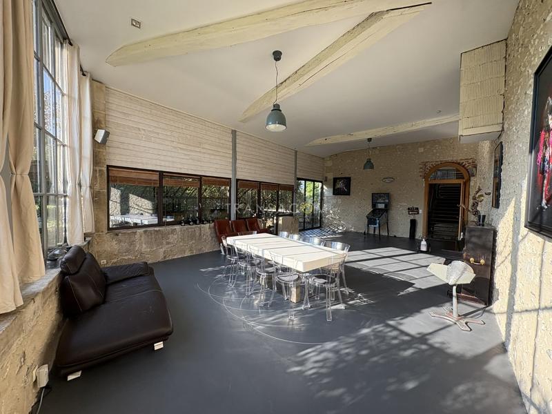 Maison - 375 m² - 7 pièces