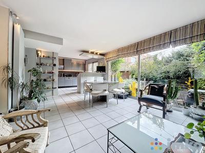 Maison - 233 m² - 7 pièces