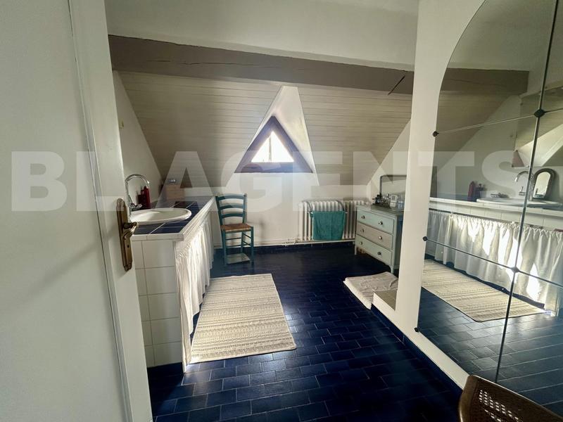 Maison - 228 m² - 10 pièces