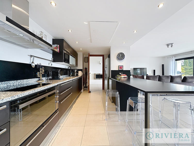 Maison - 203 m² - 5 pièces