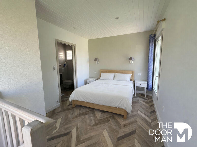 Maison - 249 m² - 7 pièces