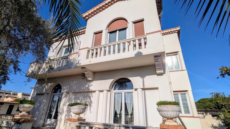 Maison - 251 m² - 9 pièces