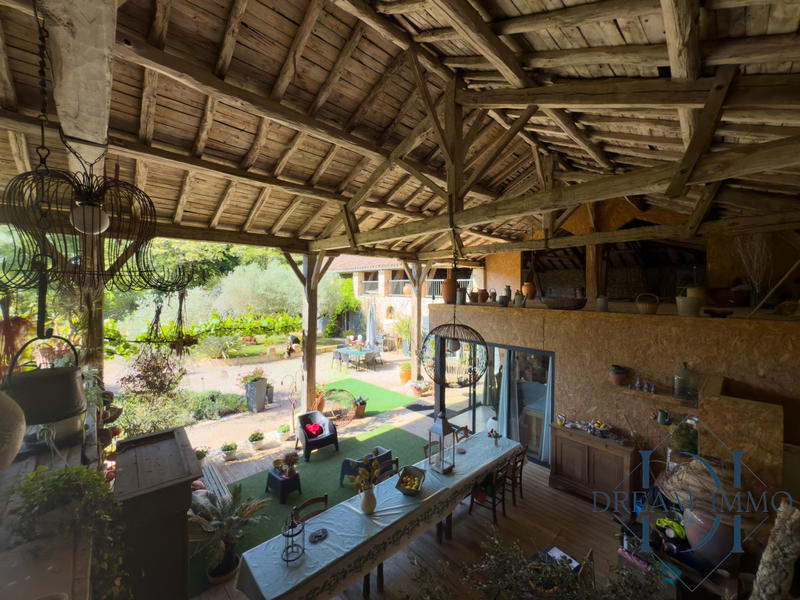 Maison - 260 m² - 7 pièces