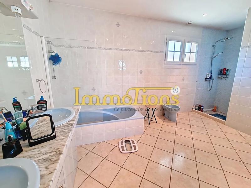 Villa - 200 m² - 6 pièces