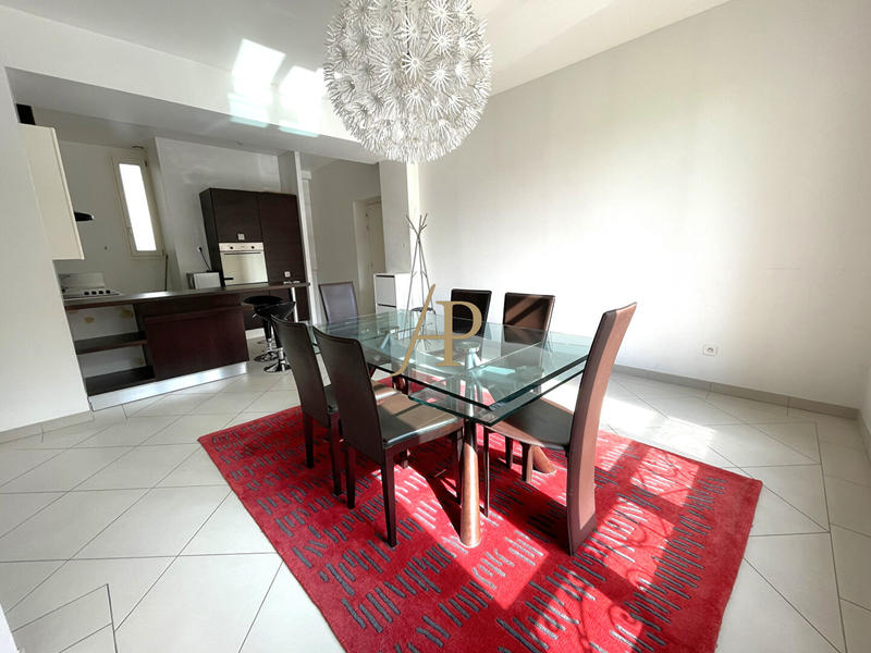 Appartement - 92 m² - 5 pièces