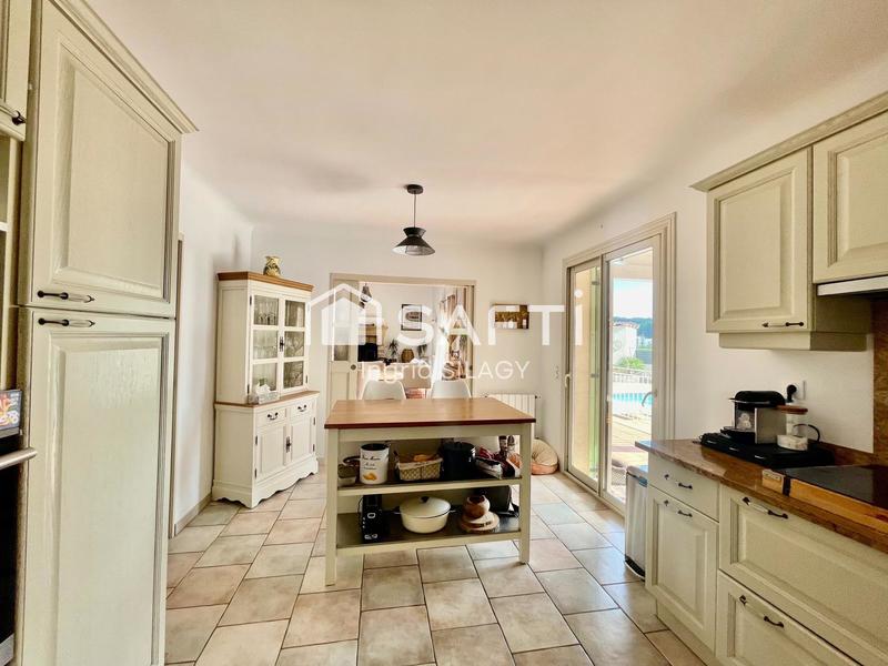 Maison - 200 m² - 7 pièces