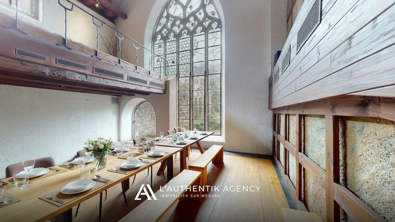 Maison - 636 m² - 12 pièces