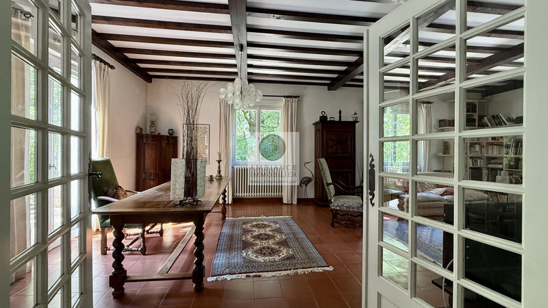 Maison - 230 m² - 9 pièces