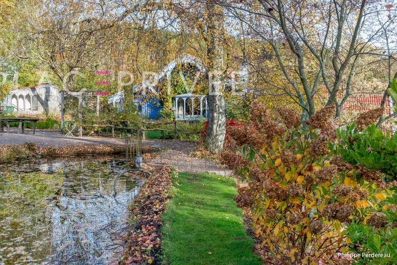 Maison - 300 m² - 11 pièces