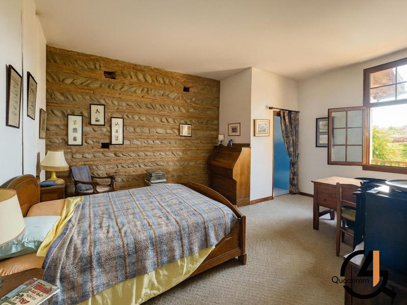 Maison - 280 m² - 6 pièces