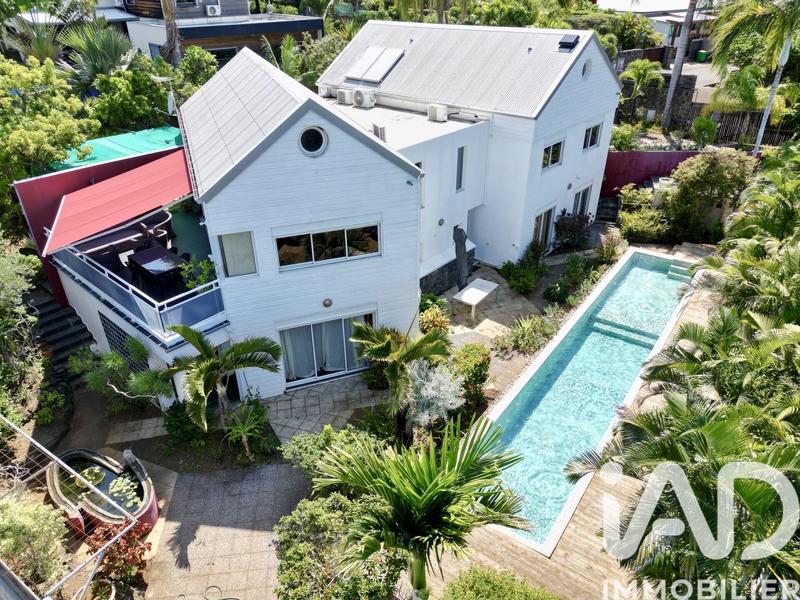 Maison - 252 m² - 6 pièces