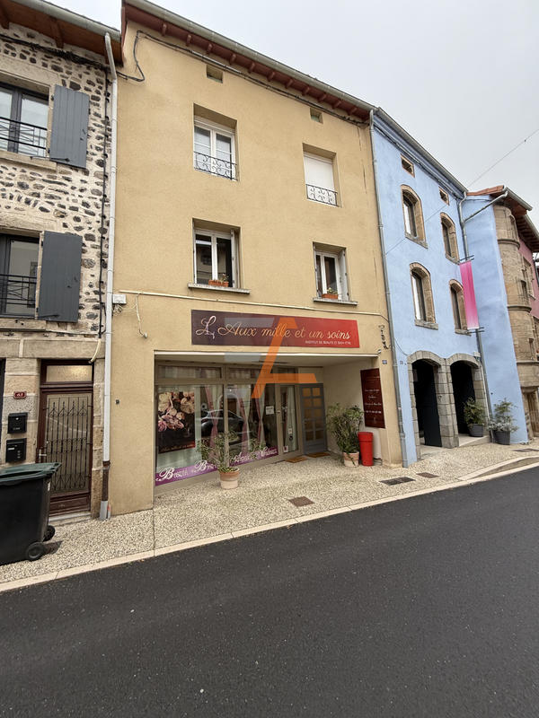 Maison de village - 250 m² - 6 pièces