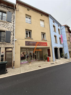 Maison de village - 250 m² - 6 pièces