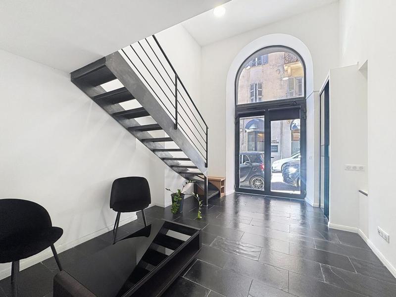 Local commercial - 76 m² - 4 pièces