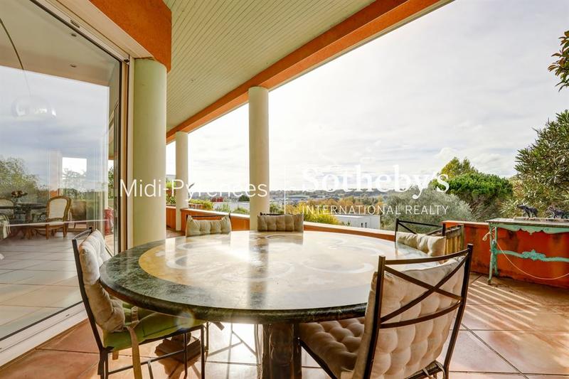 Maison - 215 m² - 7 pièces