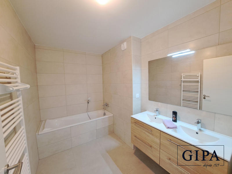 Appartement - 90 m² - 4 pièces