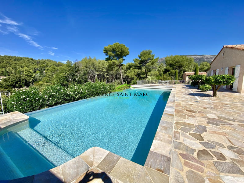 Maison - 300 m² - 4 pièces