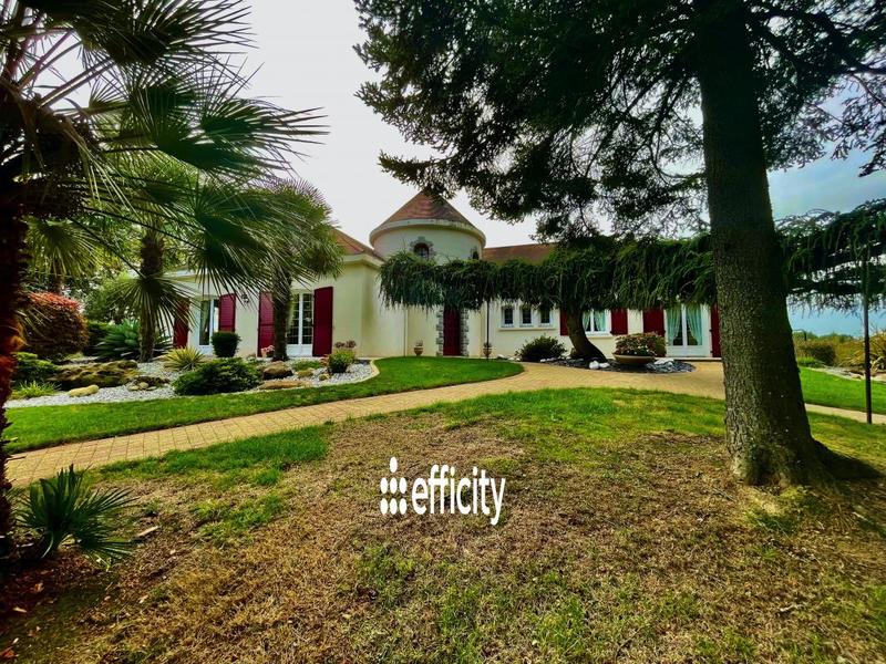 Maison - 252 m² - 8 pièces