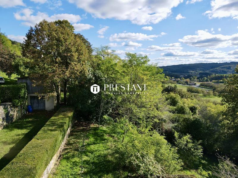 Maison - 250 m² - 8 pièces